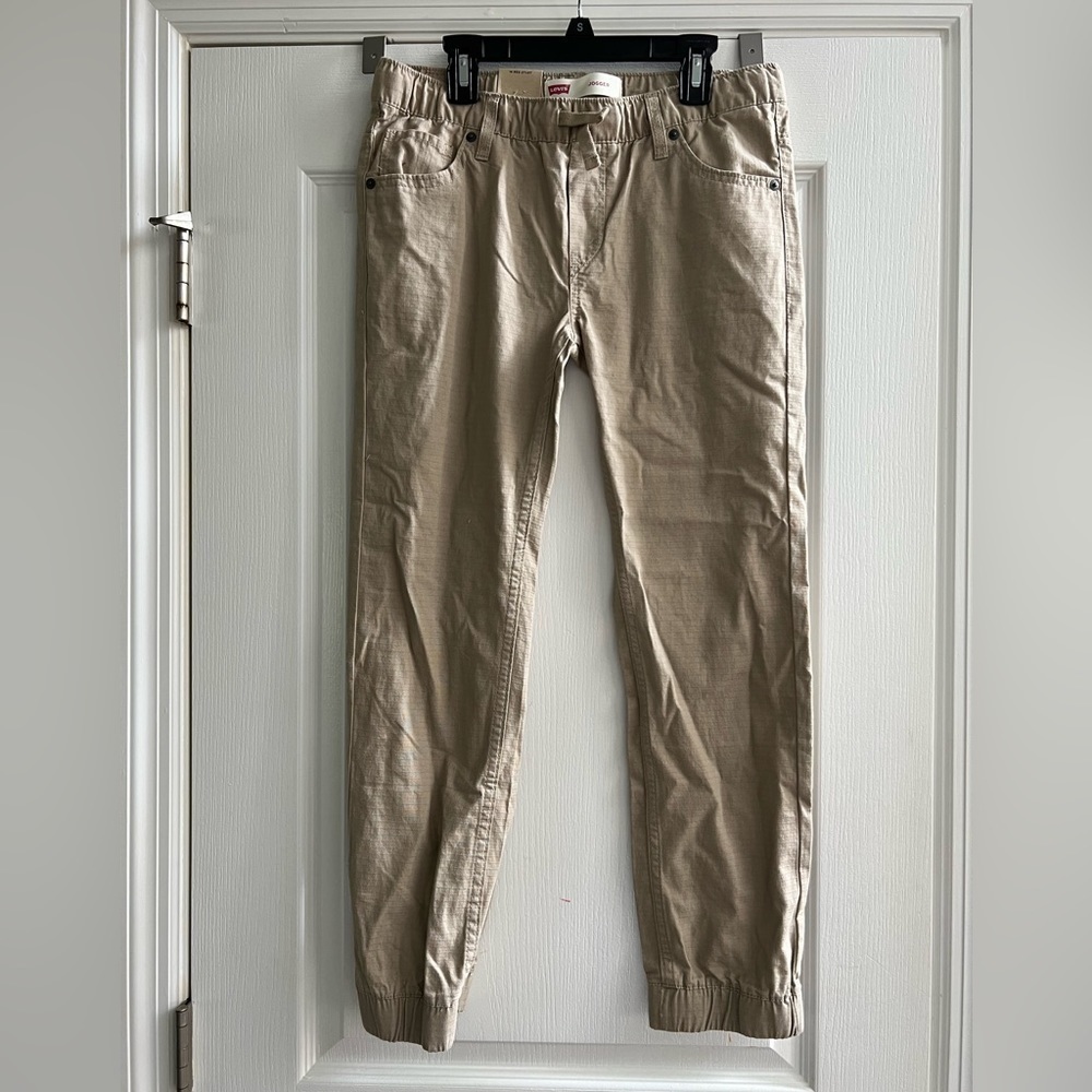 NWT Boys Levi’s Khaki Joggers. Size 14 Reg. 27x27